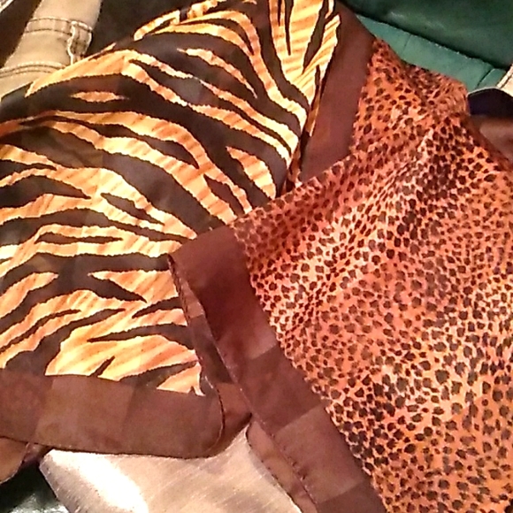 ๐Bloomingdales  OMG - Picture 2 of 10